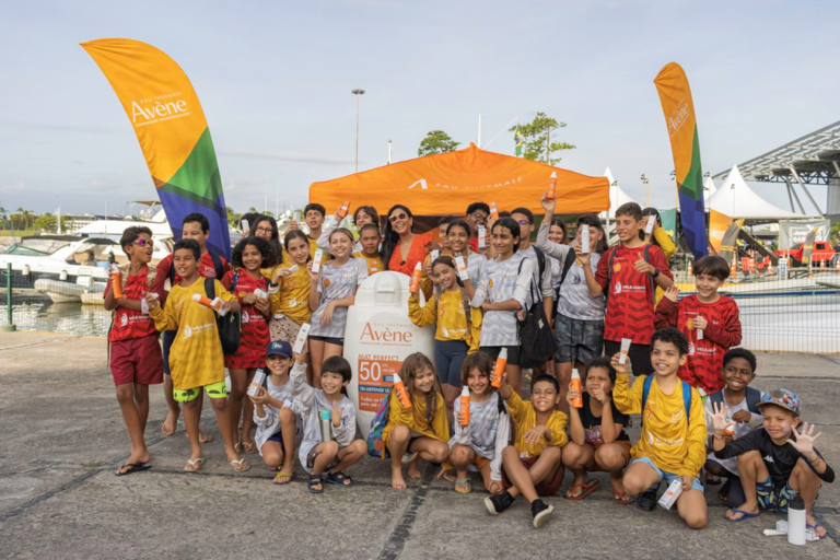 Avène e CBVela educam crianças sobre proteção solar desde a infância em ação no Rio de Janeiro