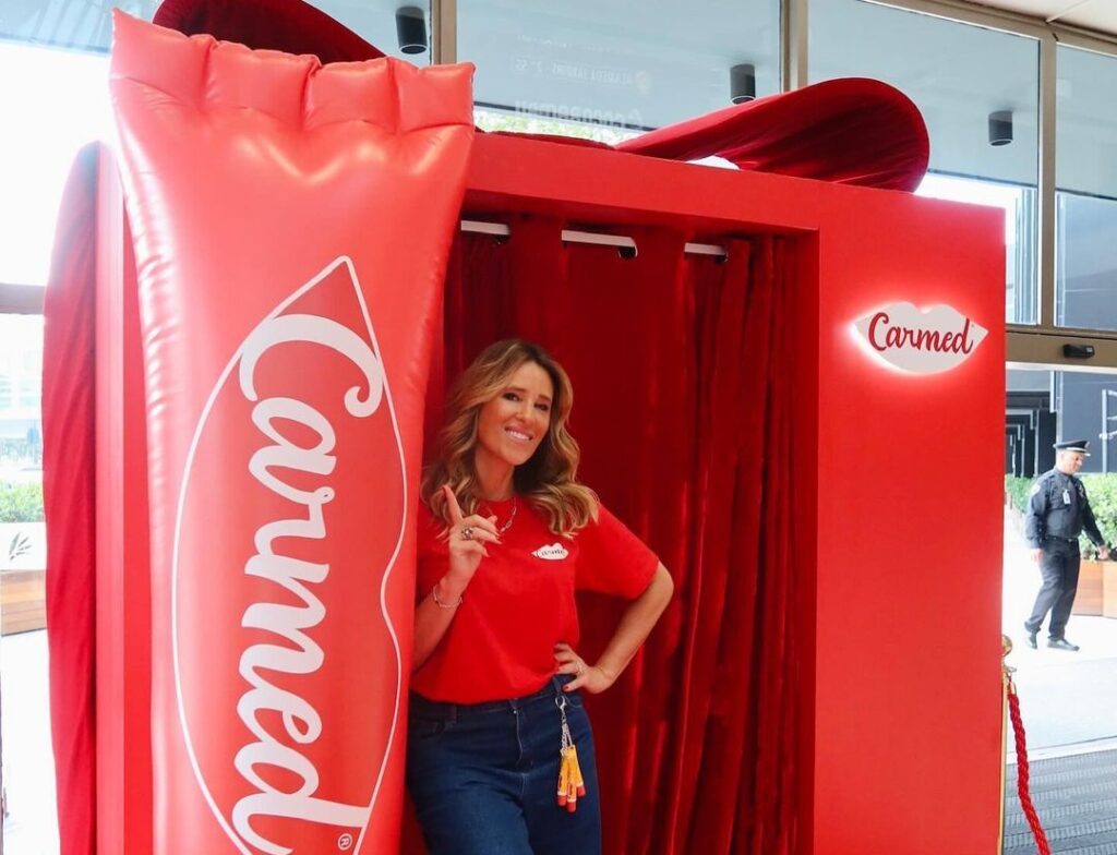 A Carmed acaba de instalar uma cabine de fotos exclusiva no Shopping Eldorado, em São Paulo, proporcionando uma experiência única e divertida para seus consumidores.