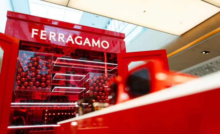 Ferragamo Eyewear traz glamour e exclusividade com pop-up store no VillageMall