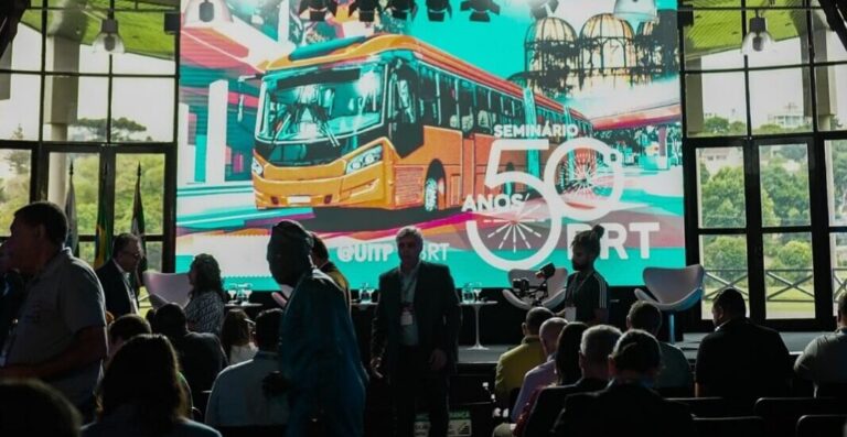 Curitiba comemora 50 Anos do BRT com grande evento assinado pela AirPromo