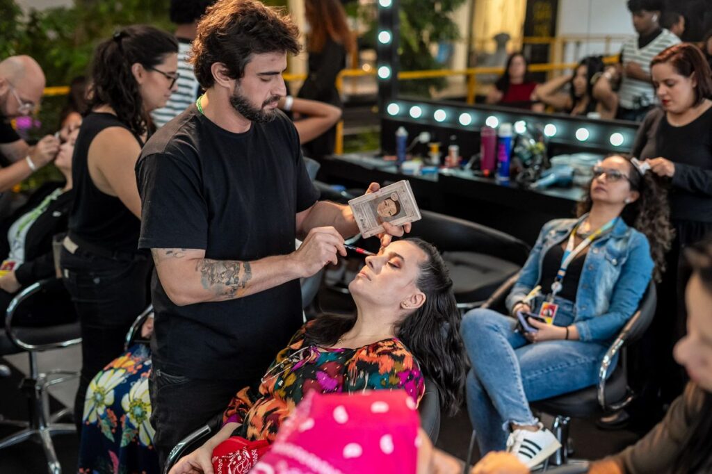 O Mercado Livre, em parceria com a  BTO+ e com a agência argentina Sappia Agency, realizou com grande sucesso a Meli Celebra, a tradicional festa de fim de ano da plataforma. O evento, que aconteceu na primeira semana de dezembro, reuniu 8.500 convidados em um espaço totalmente transformado para proporcionar uma experiência única e inesquecível.