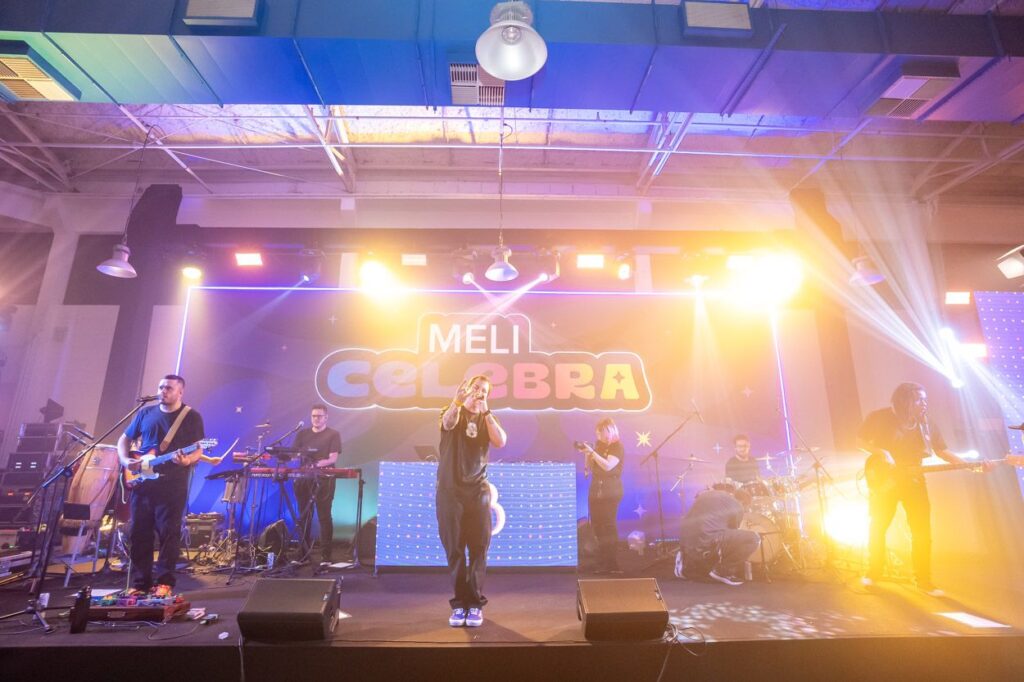 O Mercado Livre, em parceria com a  BTO+ e com a agência argentina Sappia Agency, realizou com grande sucesso a Meli Celebra, a tradicional festa de fim de ano da plataforma. O evento, que aconteceu na primeira semana de dezembro, reuniu 8.500 convidados em um espaço totalmente transformado para proporcionar uma experiência única e inesquecível.