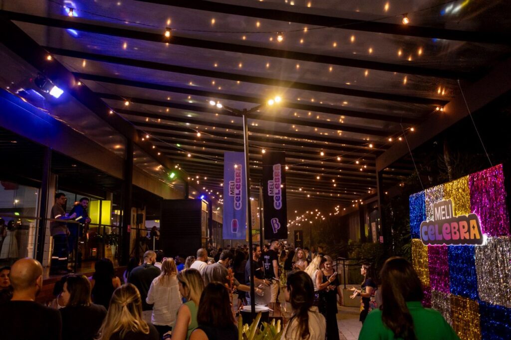 O Mercado Livre, em parceria com a  BTO+ e com a agência argentina Sappia Agency, realizou com grande sucesso a Meli Celebra, a tradicional festa de fim de ano da plataforma. O evento, que aconteceu na primeira semana de dezembro, reuniu 8.500 convidados em um espaço totalmente transformado para proporcionar uma experiência única e inesquecível.