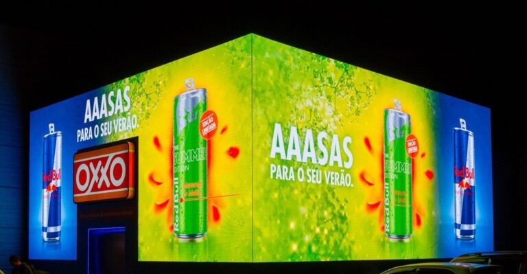 OXXO e Red Bull repaginam loja emblemática em Campinas com edição especial para o verão