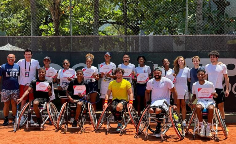 Atletas do Wheelchair Tennis Elite promovem ação com jovens de projetos sociais