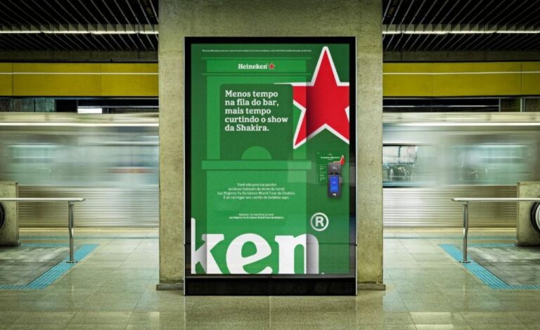 Heineken transforma mídia externa do metrô em pontos de recarga ZigPay para show de Shakira