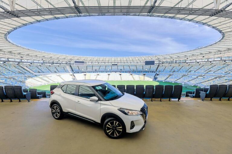 Nissan Kicks celebra trajetória e nova fase com homenagem na Calçada da Fama do Maracanã