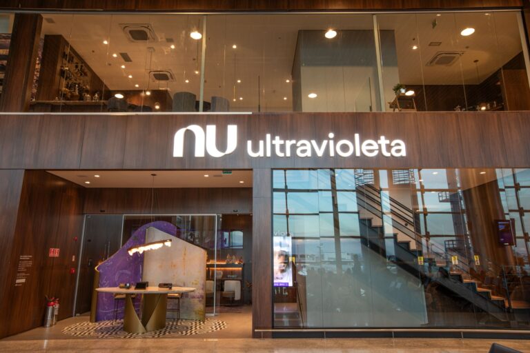 Nubank Ultravioleta inaugura sala VIP no Aeroporto de Guarulhos