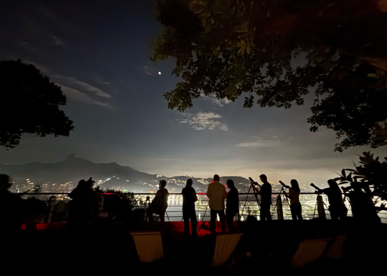 Blue Moon e Parque Bondinho Pão de Açúcar realizam evento para celebrar a "Lua de Sangue"