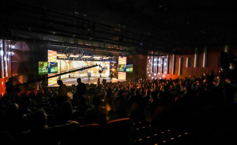 EAÍ!? conquista Megafone de Ouro no Prêmio Live 2021 com programa de incentivo EAÍ!? conquista Megafone de Ouro no Prêmio Live 2021 com programa de incentivo