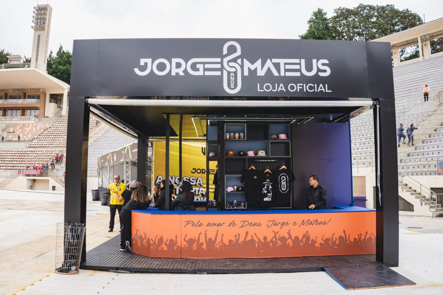 Mūse cria experiências imersivas para turnê de 20 anos de Jorge e ...