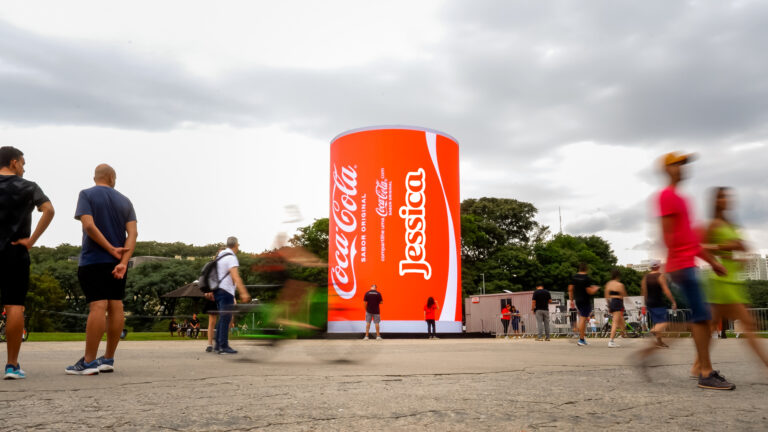 Coca-Cola instala lata gigante de LED personalizável no Parque Villa-Lobos