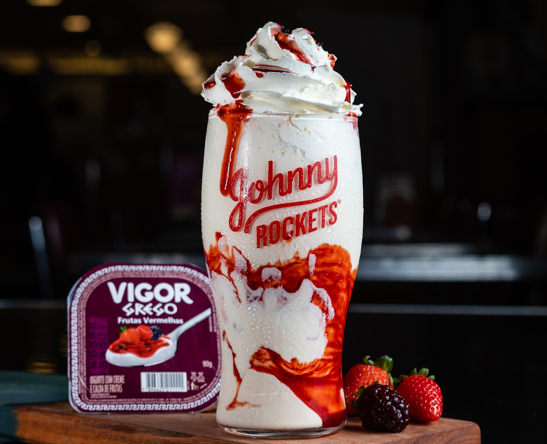 Johnny Rockets Asmr Johnny Rockets e Vigor celebram Dia do Iogurte com Shake Supreme e ...