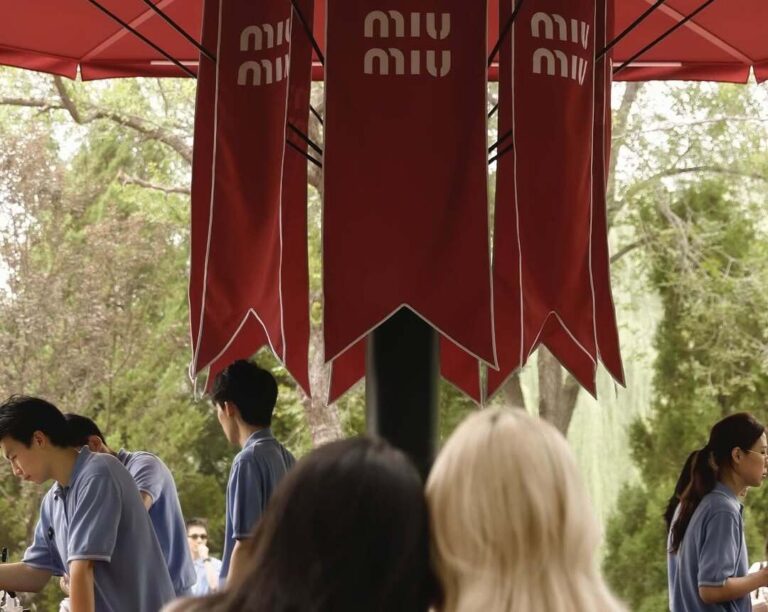 Miu Miu promove leitura e reflexão na segunda edição da ação “Summer Reads”