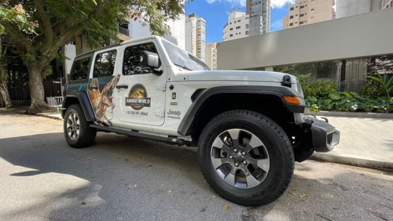 Uber e Universal fazem ativação com jipe de Jurassic World no Rio Uber e Universal fazem ativação com jipe de Jurassic World no Rio