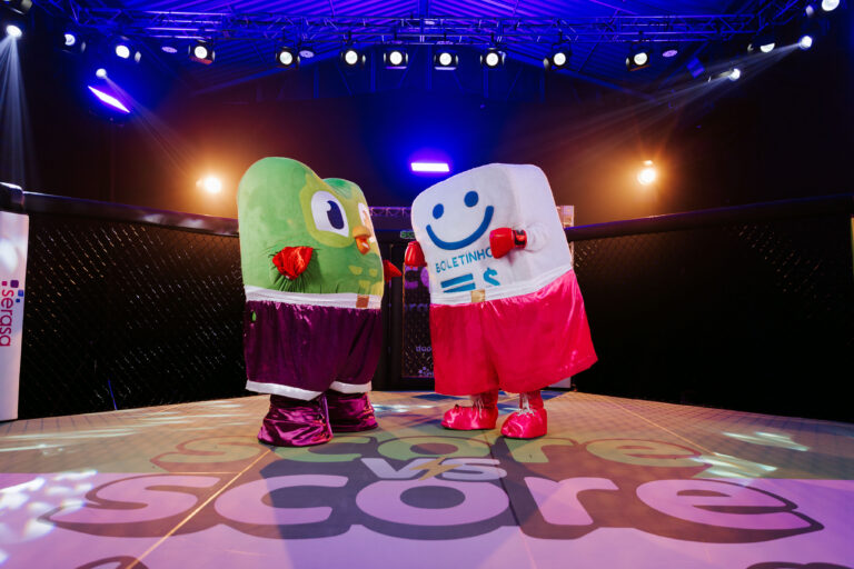Duolingo e Serasa promovem “luta de scores” entre mascotes