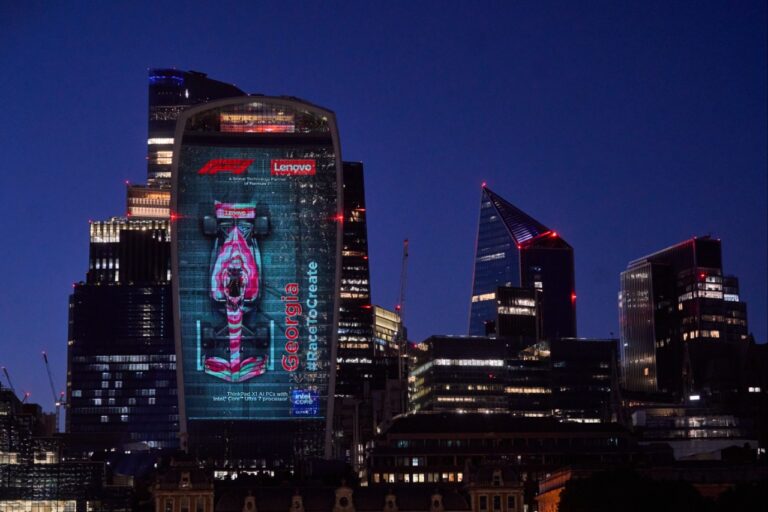 Lenovo e Fórmula 1 iluminam Londres com projeção gigante de carros criados por fãs