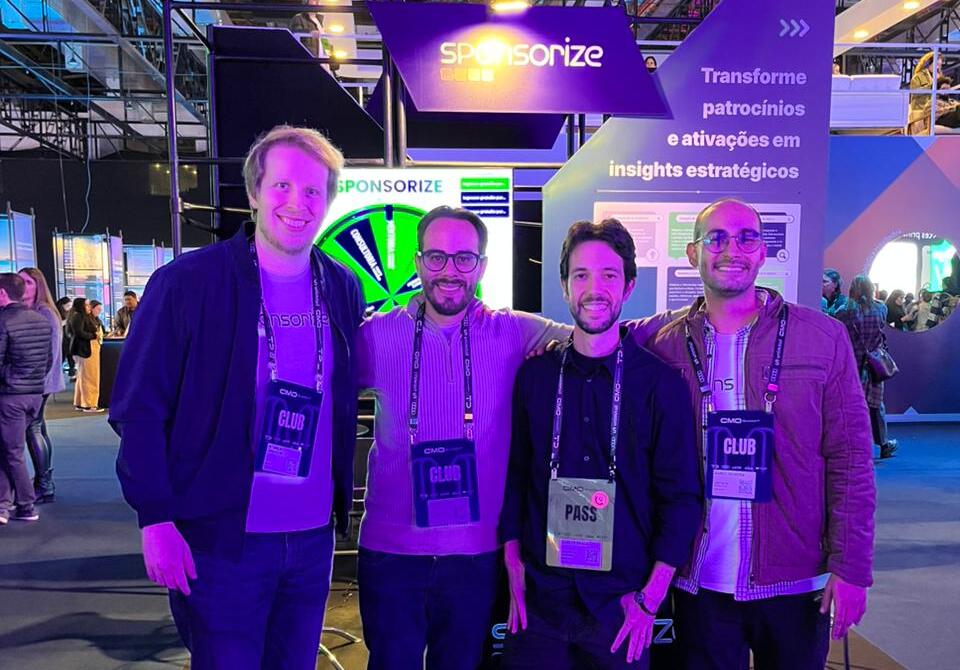 Sponsorize participa do CMO Summit em estande com experiência