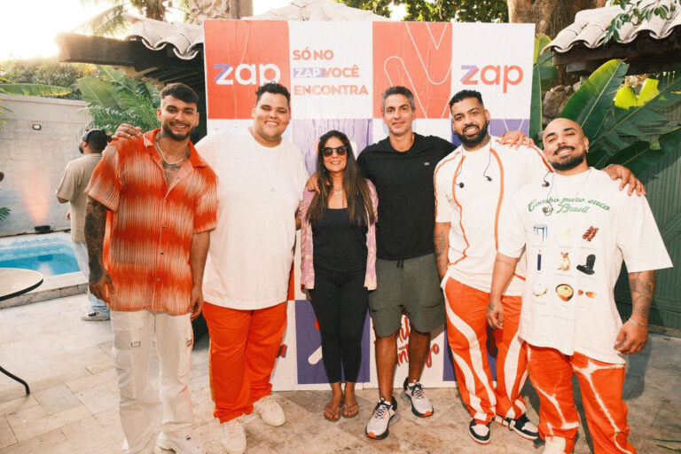 Open House ZAP comemora nova casa de família com festa surpresa e show do Menos é Mais