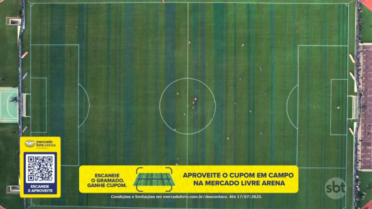 Mercado Livre transforma gramado em código de barras durante jogo de veteranos do Corinthians