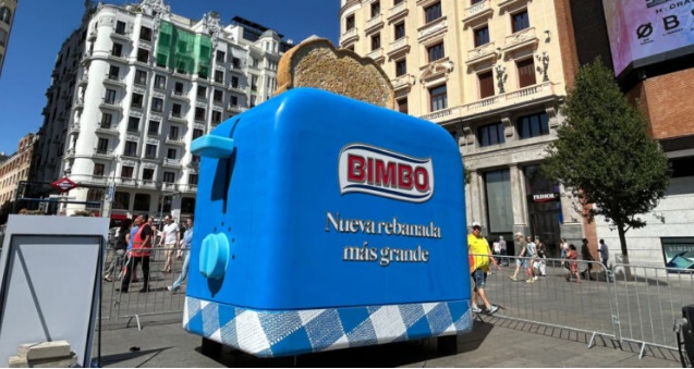 Bimbo lança pão em fatias maiores com torradeira gigante em Madri
