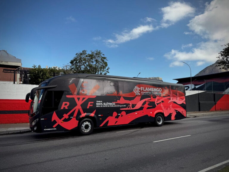 Flamengo e BYD fazem parceria inédita e clube passa a usar ônibus 100% elétrico