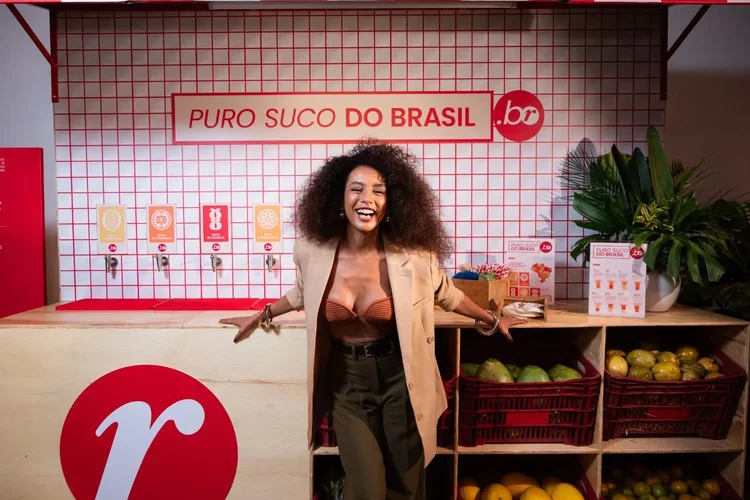 Renner lança coleção Primavera-Verão com experiência imersiva no Masp
