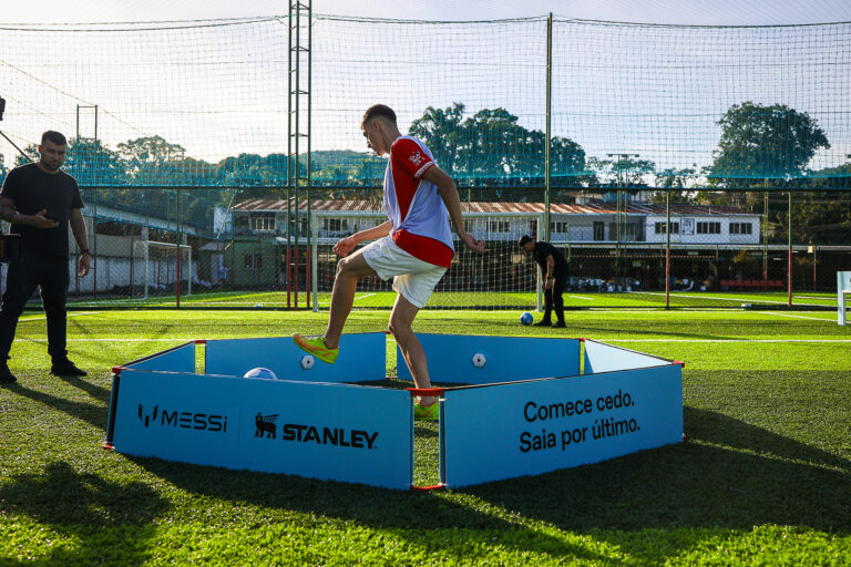 Stanley 1913 e Messi lançam segundo drop da collab com ação inédita no Rio Stanley 1913 e Messi lançam segundo drop da collab com ação inédita no Rio