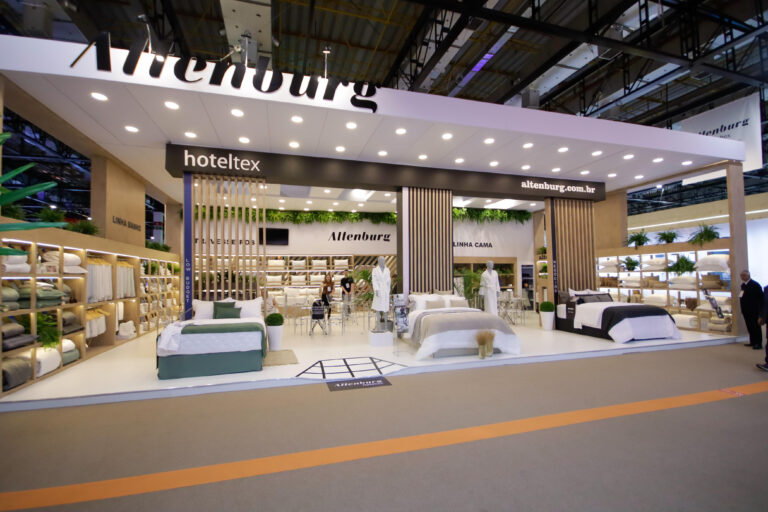 Altenburg marca presença na Equipotel 2025 com maior estande do evento