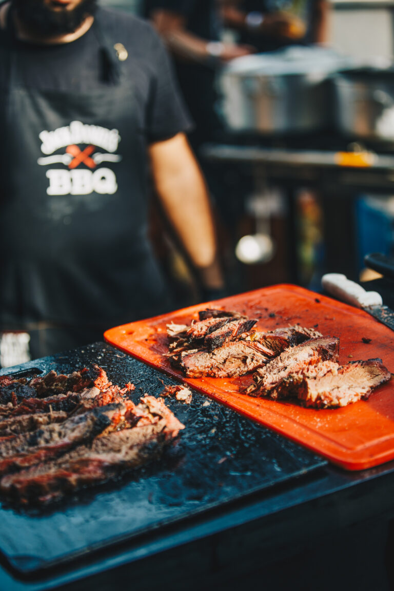Jack Daniel’s vai ao Bárbaros BBQ em Americana com drinks e experiências gastronômicas