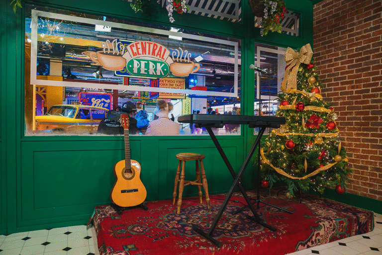 Central Perk de Friends ganha unidade oficial em Nova York