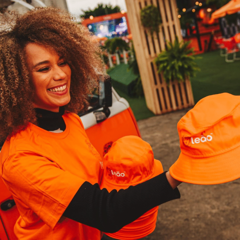 Chás Leão marca presença no Coala Festival com ação “De Boa com Leão” 