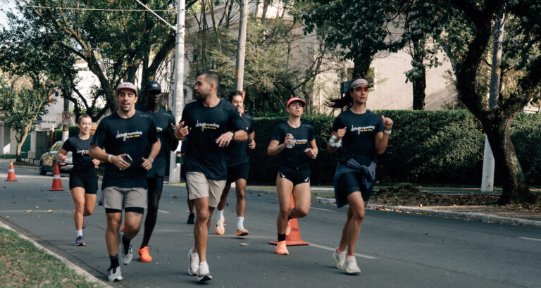 Dengo Running by the News tem primeira edição em SP