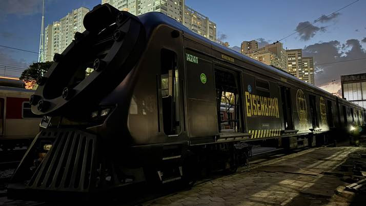 Eisenbahn celebra The Town com trem temático em estação da ViaMobilidade