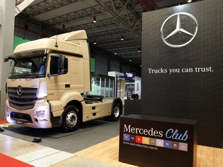 Mercedes-Benz Caminhões marca presença na 24ª TranspoSul com estande criado pela LGL Case