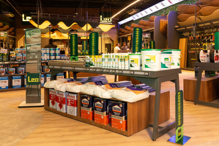 Leo Madeiras inaugura primeira flagship store em São Paulo e acelera expansão