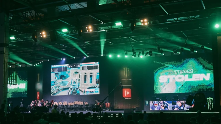 Monster Energy leva energia máxima ao palco de eSports da Brasil Game Show 2025