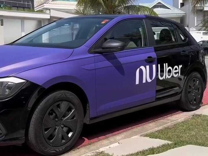 Nubank e Uber lançam descontos e corridas gratuitas em carros personalizados