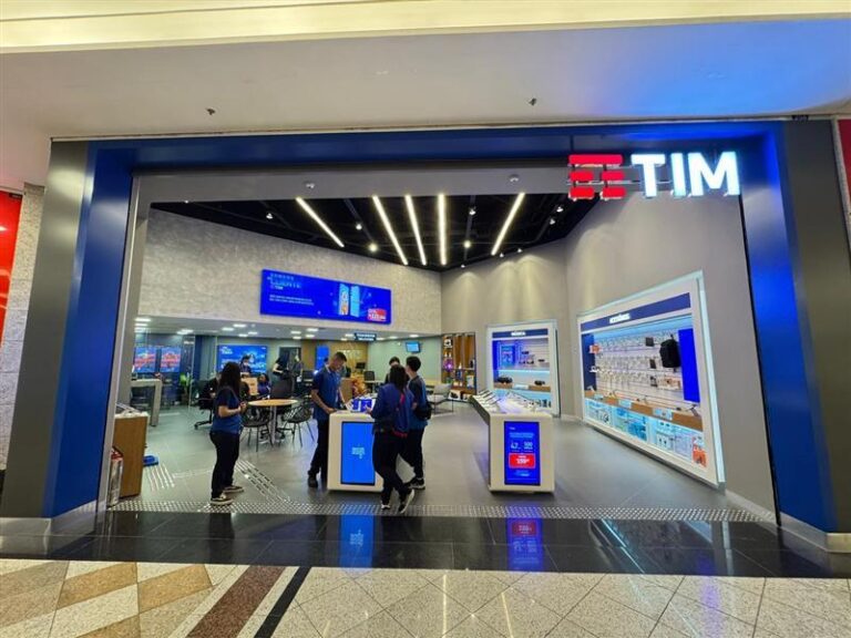 TIM inaugura nova loja-conceito em SP com foco em experiência e conectividade