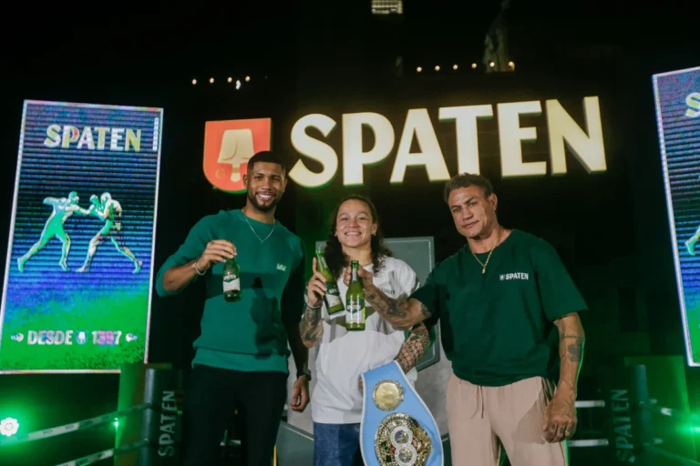 Spaten faz Desafio de Força em Salvador com iluminação do Elevador Lacerda