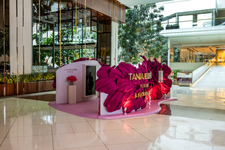 Tania Bulhões lança fragrância À Flor da Pele em loja pop-up no Shopping Iguatemi SP
