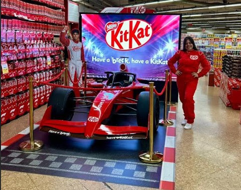 Americanas e Nestlé criam experiência imersiva de KitKat inspirada na Fórmula 1 Americanas e Nestlé criam experiência imersiva de KitKat inspirada na Fórmula 1