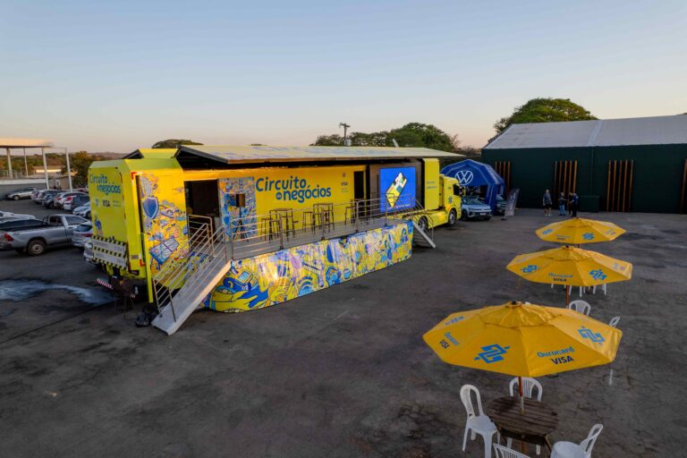 Circuito de Negócios BB percorre o Brasil com carretas personalizadas pela Brandtruck Circuito de Negócios BB percorre o Brasil com carretas personalizadas pela Brandtruck