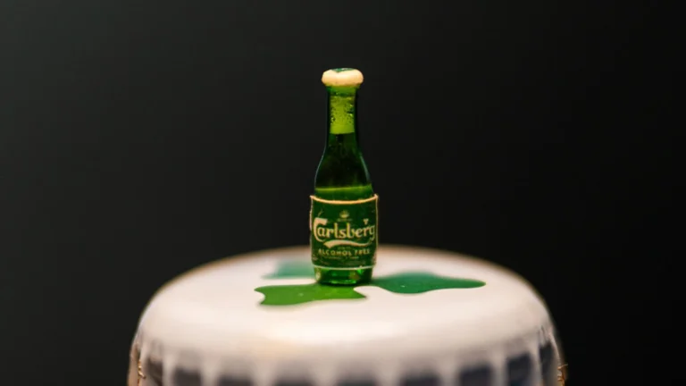 Carlsberg lança a menor cerveja do mundo e propõe reflexão sobre consumo responsável