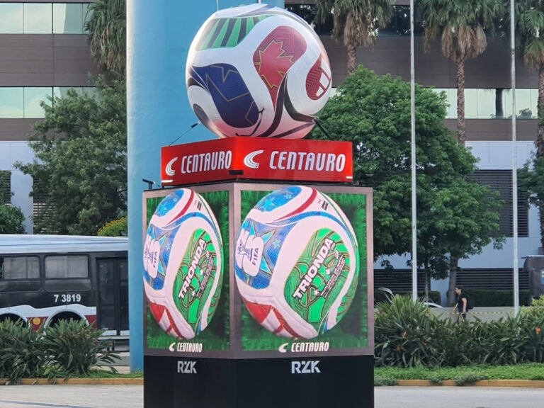 Centauro e RZK Digital levam ativação da bola da Copa a terminais de ônibus em SP