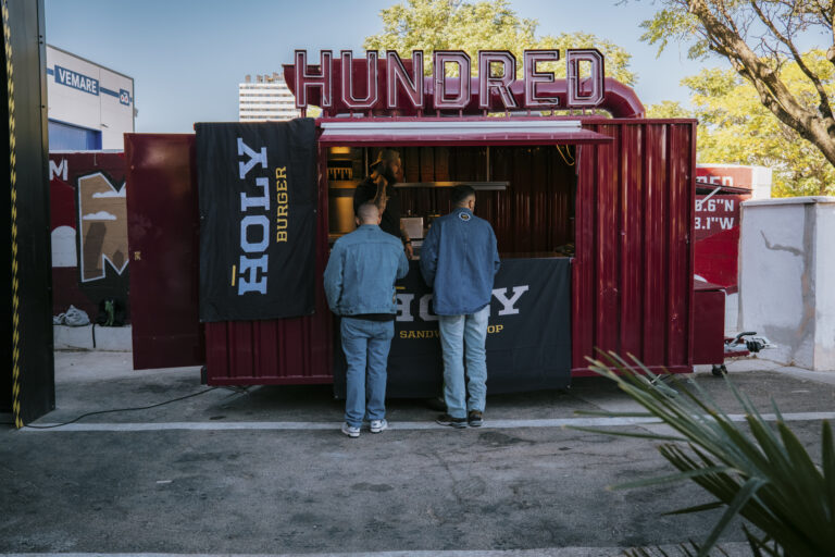 Holy Burger inicia turnê internacional em parceria com Levi’s Holy Burger inicia turnê internacional em parceria com Levi’s