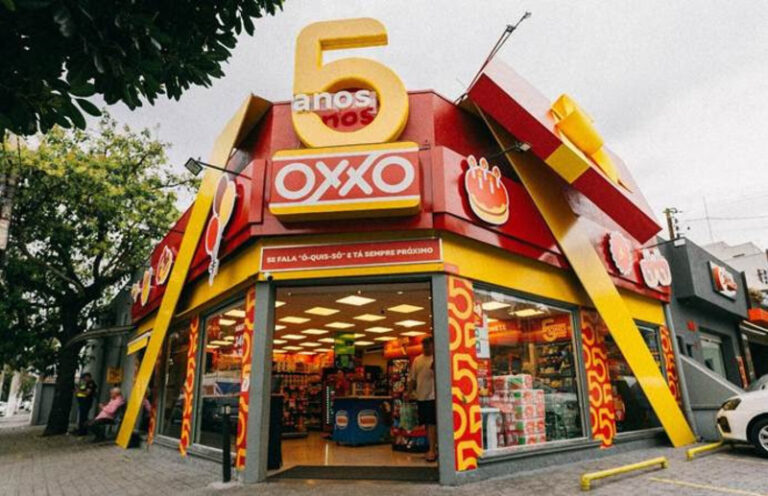 OXXO celebra 5 anos no Brasil com loja emblemática e linha exclusiva de roupas OXXO celebra 5 anos no Brasil com loja emblemática e linha exclusiva de roupas