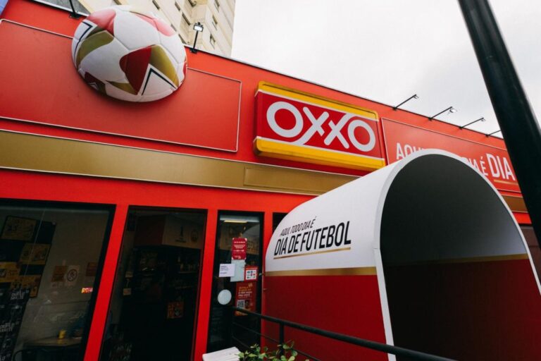 OXXO e Amstel abrem loja temática inspirada no futebol em SP