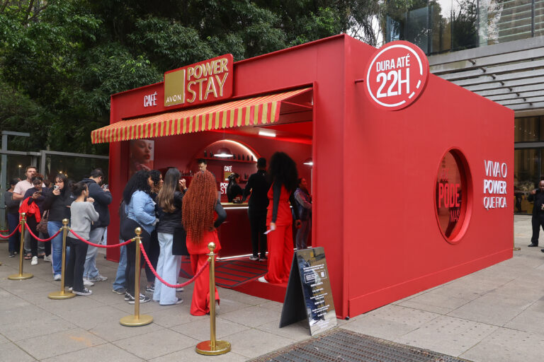 Avon lança Power Stay Deo Parfum com experiências imersivas em SP Avon lança Power Stay Deo Parfum com experiências imersivas em SP