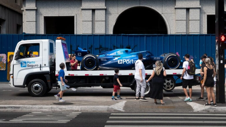 Porto leva réplica de um carro de F1 para as ruas de São Paulo Porto leva réplica de um carro de F1 para as ruas de São Paulo